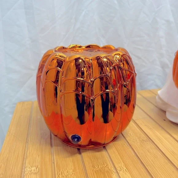 Bath and Body Works Pumpkin Spider Candle Holder LED with Skull - Picture 2 of 3